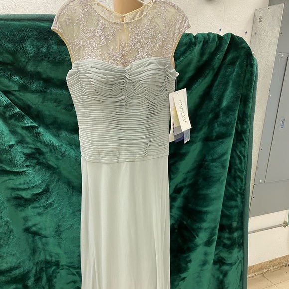 Montage by Mon Cheri formal - Picture 9 of 13